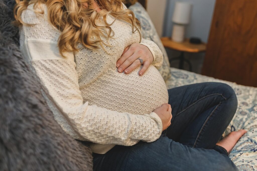 Se préparer sereinement à l'arrivée de bébé : les clés d'un accouchement réussi